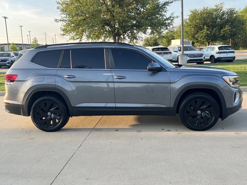 Certified 2024 Volkswagen Atlas SE w/ Panoramic Sunroof Package image 11