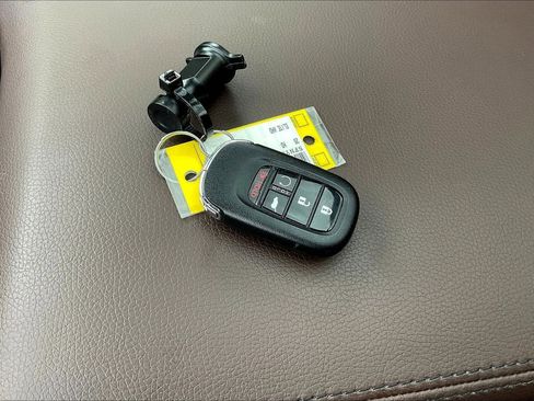 Used 2025 Honda Pilot Elite image 36