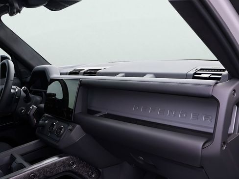 Certified 2026 Land Rover Defender 110 AWD/4WD image 13