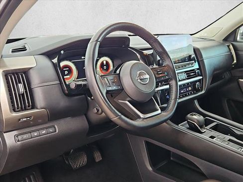 Used 2023 Nissan Pathfinder Platinum image 10