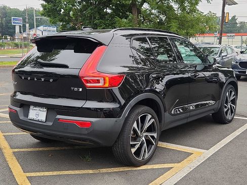 Certified 2022 Volvo XC40 T5 R-Design w/ Advanced Package AWD/4WD image 6