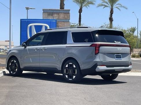 Used 2026 Kia Carnival EX FWD image 5