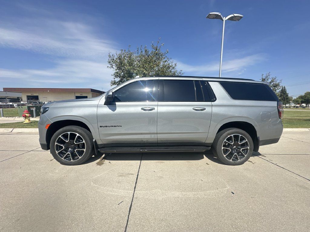 Used 2024 Chevrolet Suburban RST w/ Luxury Package AWD/4WD image 11