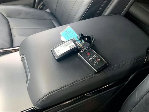 Used 2024 Land Rover Range Rover Sport SE image 13