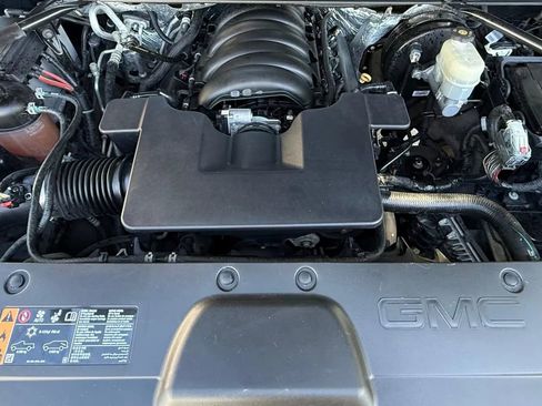 Used 2017 GMC Yukon SLE w/ SLE Value Package image 17