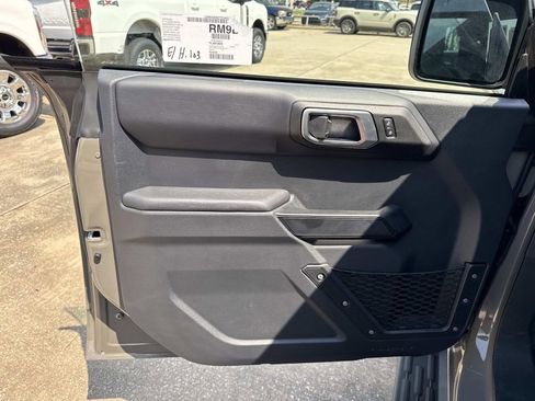 New 2026 Ford Bronco Outer Banks w/ Black Appearance Package AWD/4WD image 10