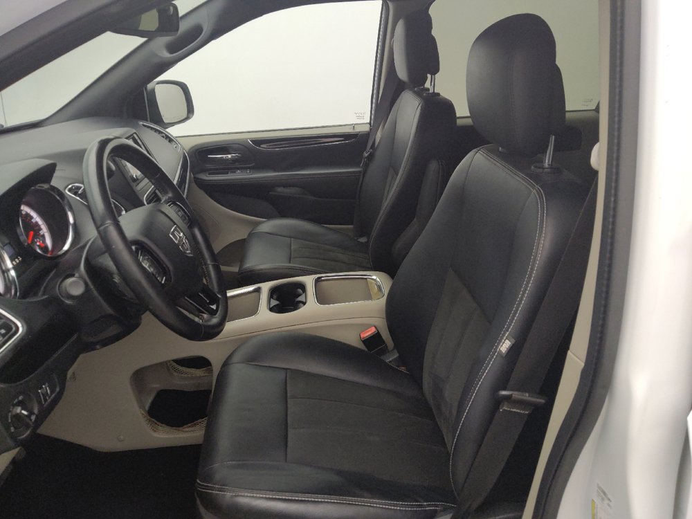 Used 2019 Dodge Grand Caravan SXT FWD image 17