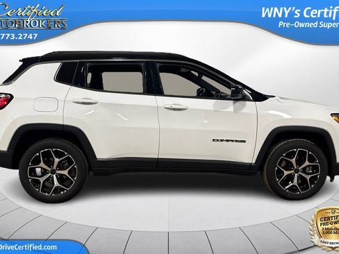 Used 2025 Jeep Compass Limited image 4