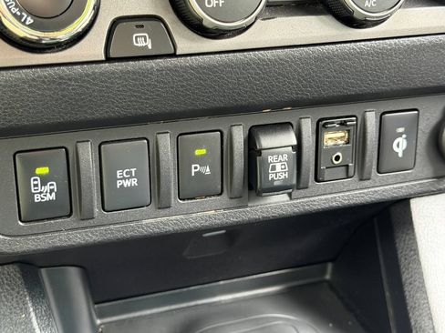 Used 2019 Toyota Tacoma TRD Sport w/ Technology Package AWD/4WD image 27