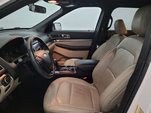 Used 2018 Ford Explorer XLT w/ Equipment Group 202A AWD/4WD image 17