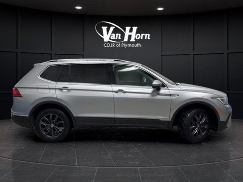 Used 2022 Volkswagen Tiguan SE image 2