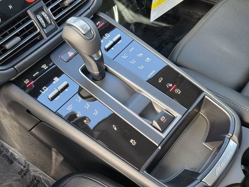 New 2026 Porsche Macan AWD/4WD image 31