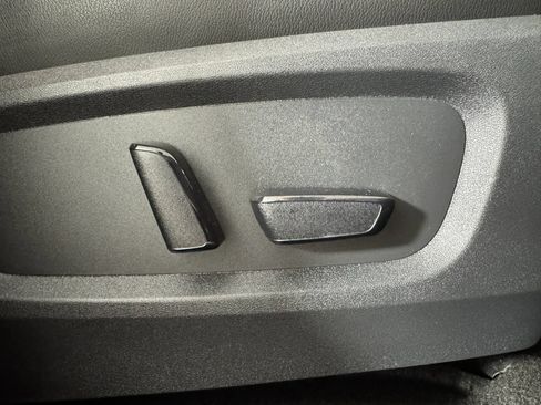 Used 2022 Nissan Pathfinder SL AWD/4WD image 37