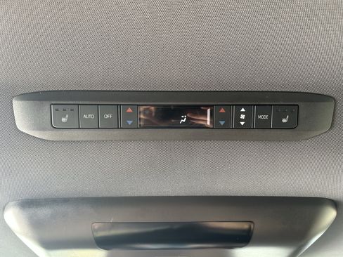Used 2021 Toyota Sienna Platinum AWD/4WD image 23