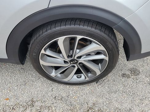 Used 2018 Kia Niro Touring FWD image 40