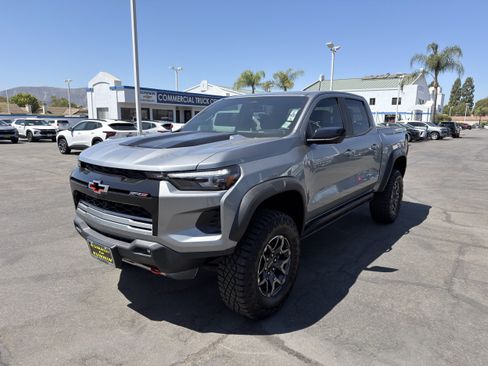 Used 2024 Chevrolet Colorado ZR2 w/ ZR2 Convenience Package III AWD/4WD image 4