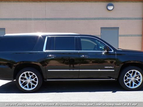 Used 2019 GMC Yukon XL Denali w/ Denali Ultimate Package AWD/4WD image 8