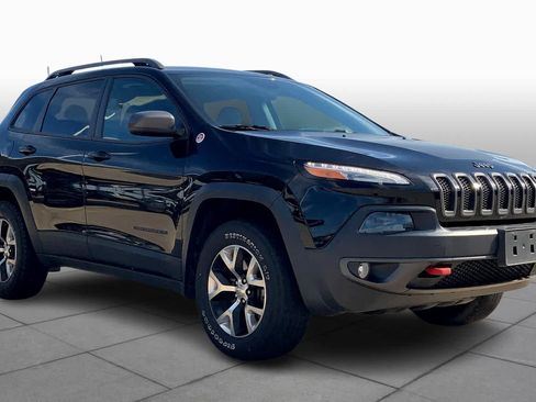 Used 2017 Jeep Cherokee Trailhawk w/ Comfort/Convenience Group AWD/4WD image 2