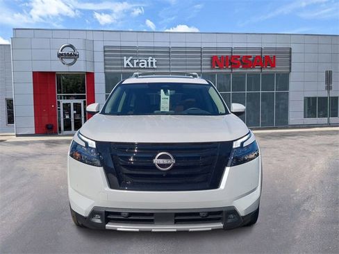 New 2025 Nissan Pathfinder Platinum w/ Black Appearance Package image 8