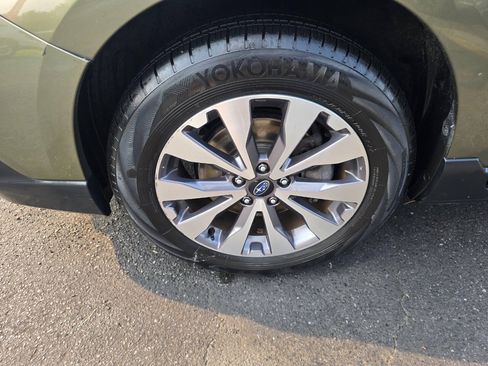 Used 2018 Subaru Outback 3.6R Touring AWD/4WD image 11