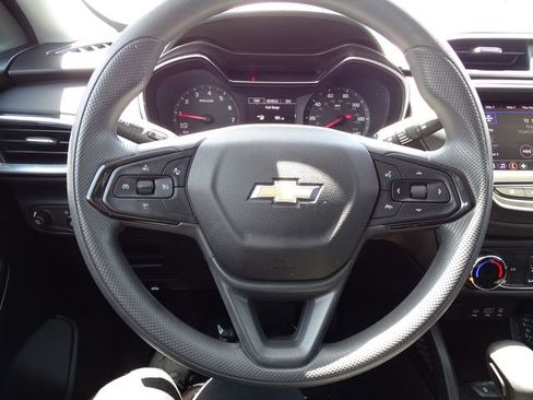Used 2023 Chevrolet TrailBlazer LT FWD image 15
