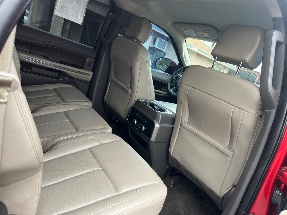 Used 2019 Ford Expedition Max XLT w/ Equipment Group 202A AWD/4WD image 33