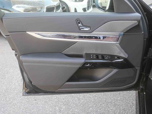 New 2026 BMW 740i w/ Premium Package image 17