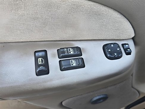 Used 2000 Chevrolet Silverado 1500 LS w/ Off-Road Chassis Pkg image 9