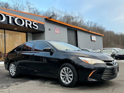 Used 2017 Toyota Camry LE image 8