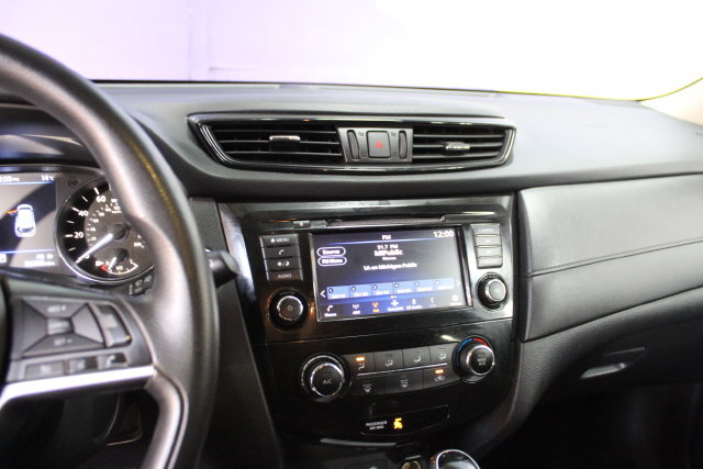 Used 2018 Nissan Rogue SV AWD/4WD image 19