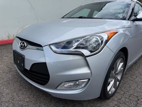 Used 2017 Hyundai Veloster FWD image 8