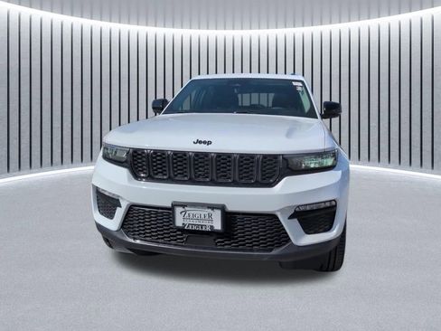 Used 2024 Jeep Grand Cherokee Limited w/ Black Appearance Package image 16