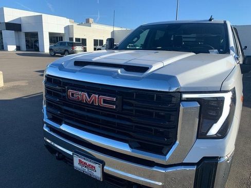 New 2025 GMC Sierra 2500 Pro image 3