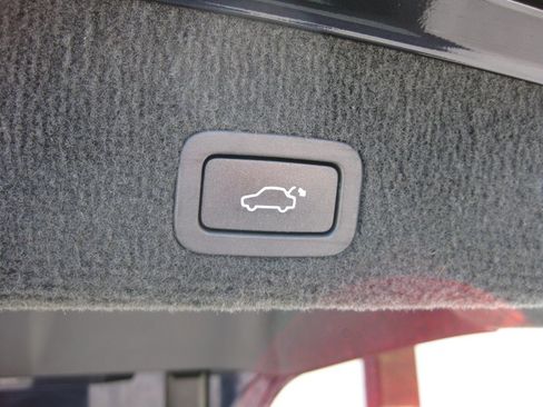 Used 2016 Volvo XC70 T5 Premier w/ Proximity Package image 33