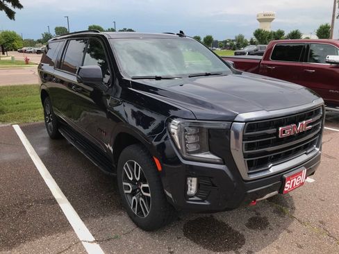 Used 2023 GMC Yukon XL AT4 w/ Technology Package AWD/4WD image 4