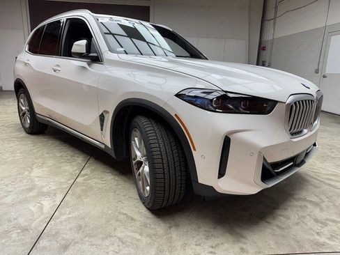 Certified 2024 BMW X5 xDrive40i w/ Premium Package image 7