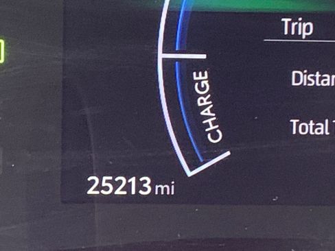 Used 2025 Toyota Camry LE image 39