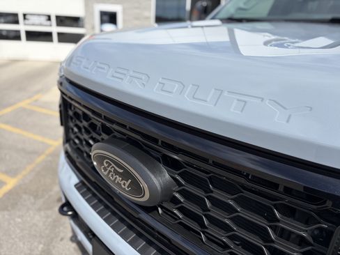 New 2026 Ford F250 Lariat w/ Black Appearance Package AWD/4WD image 11