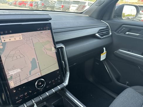 New 2025 GMC Acadia Elevation image 23