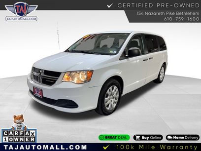 Used 2019 Dodge Grand Caravan SE w/ UConnect Hands-Free Group