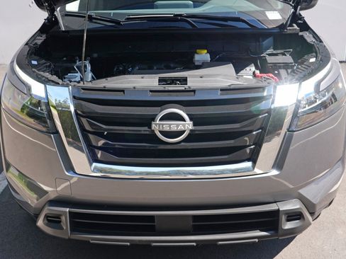 Used 2025 Nissan Pathfinder S FWD image 7