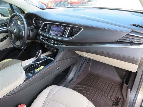 Used 2020 Buick Enclave Essence image 10