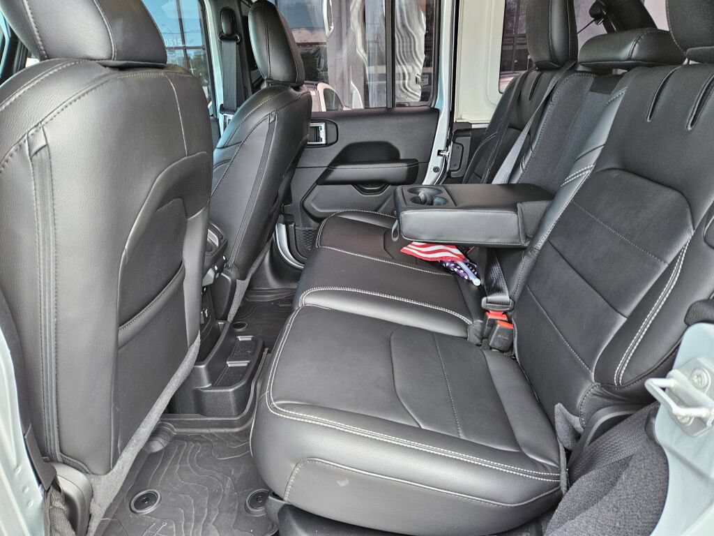 Used 2023 Jeep Wrangler Unlimited Sahara w/ Cold Weather Group AWD/4WD image 16