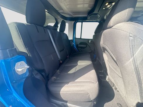 Used 2023 Jeep Wrangler Unlimited AWD/4WD image 30
