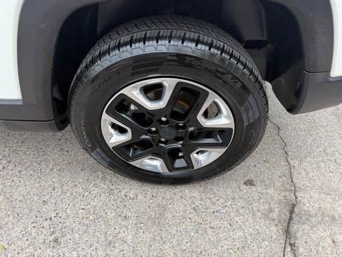Used 2018 Jeep Compass Trailhawk AWD/4WD image 11