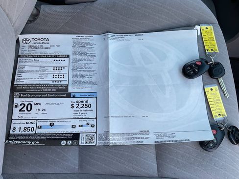 Used 2017 Toyota Sienna LE AWD/4WD image 46