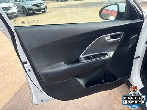 Used 2020 Kia Niro LX FWD image 10