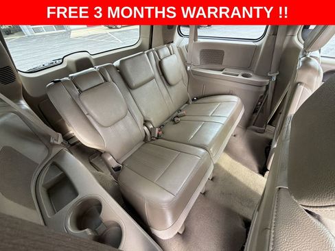 Used 2014 Chrysler Town & Country Touring image 22