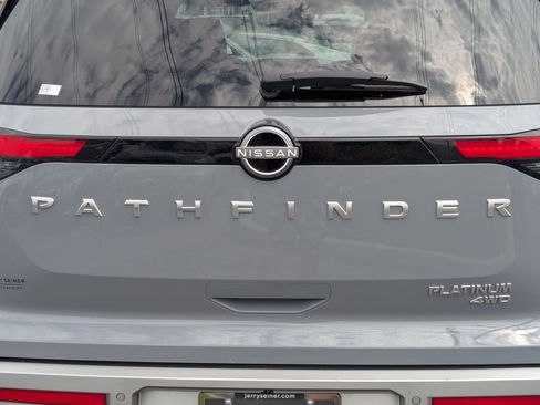 Used 2024 Nissan Pathfinder Platinum w/ Cargo Package AWD/4WD image 13