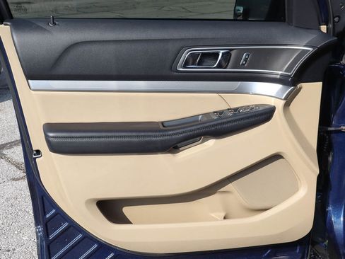 Used 2017 Ford Explorer XLT w/ Equipment Group 202A image 13